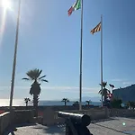 Bike & Sea Under Castle Dreams At Finalborgo *