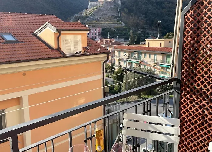 Bike & Sea Under Castle Dreams At Finalborgo * Finale Ligure